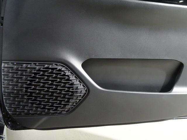 運転席ドアの収納ポケットです。