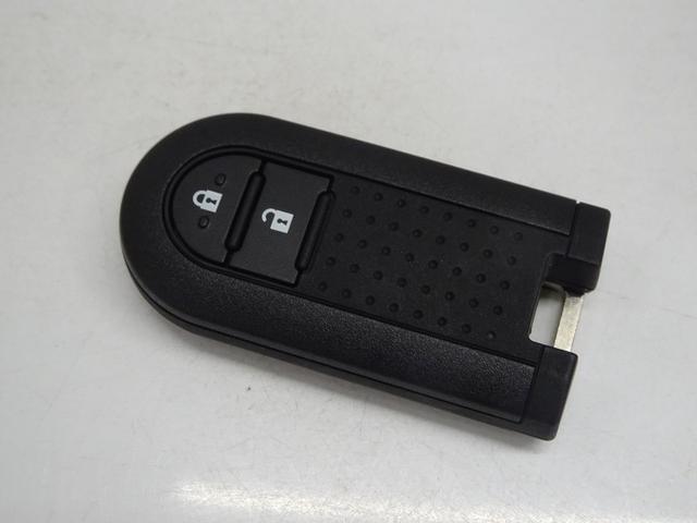 スマートキー。ポケットやバッグに入れたままでＯＫ！ドアの解錠施錠やエンジン始動がワンタッチ！