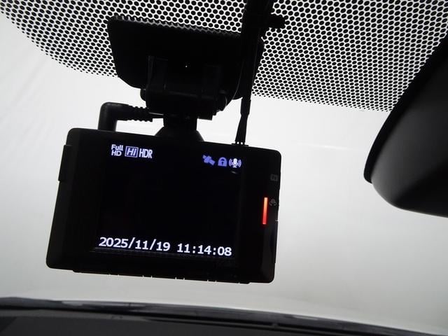 カローラ ハイブリッド　ダブルバイビー　ＤＶＤ再生　ミュージックプレイヤー接続可　バックカメラ　衝突被害軽減システム　ＥＴＣ　ドラレコ　ＬＥＤヘッドランプ　ワンオーナー（7枚目）