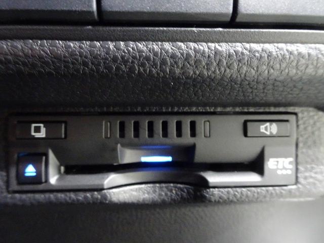 カローラ ハイブリッド　ダブルバイビー　ＤＶＤ再生　ミュージックプレイヤー接続可　バックカメラ　衝突被害軽減システム　ＥＴＣ　ドラレコ　ＬＥＤヘッドランプ　ワンオーナー（13枚目）