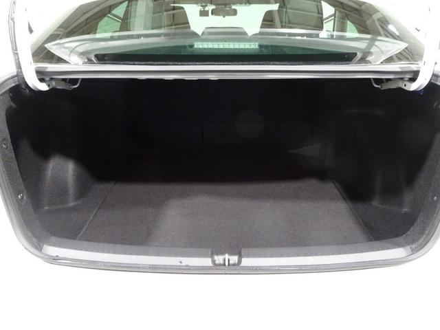 カローラ ハイブリッド　ダブルバイビー　ＤＶＤ再生　ミュージックプレイヤー接続可　バックカメラ　衝突被害軽減システム　ＥＴＣ　ドラレコ　ＬＥＤヘッドランプ　ワンオーナー（16枚目）