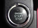 プッシュスタートシステムです。キーをバッグやポケットに入れたままで、ブレーキを踏んでボタンを押せばエンジン始動できます。