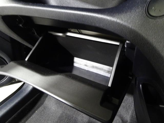 シエンタ Ｇ　フルセグ　メモリーナビ　ＤＶＤ再生　バックカメラ　衝突被害軽減システム　ＥＴＣ　ドラレコ　両側電動スライド　ウオークスルー　乗車定員７人　３列シート　アイドリングストップ（34枚目）