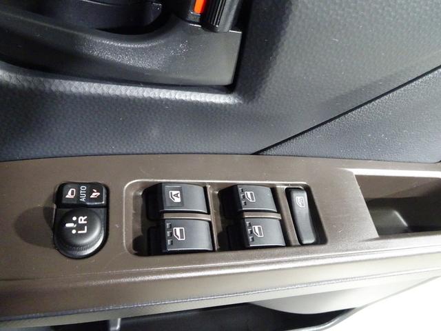 ルーミー X S 4WD フルセグ メモリーナビ DVD再生 バックカメラ 衝突被害軽減システム ETC 電動スライドドア ウオークスルー 記録簿 アイドリングストップ(36枚目)