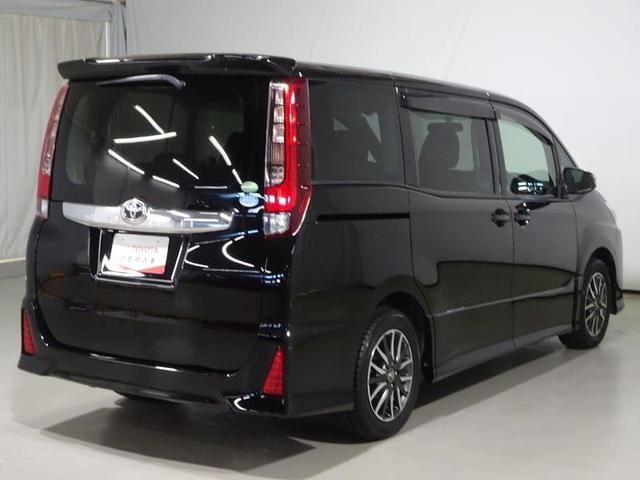 ノア Ｓｉ　フルセグ　メモリーナビ　ＤＶＤ再生　ミュージックプレイヤー接続可　バックカメラ　電動スライドドア　ＬＥＤヘッドランプ　ウオークスルー　乗車定員７人　３列シート　ワンオーナー　記録簿（3枚目）