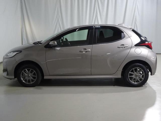 ヤリス G 4WD フルセグ メモリーナビ ミュージックプレイヤー接続可 バックカメラ 衝突被害軽減システム ETC LEDヘッドランプ ワンオーナー(2枚目)