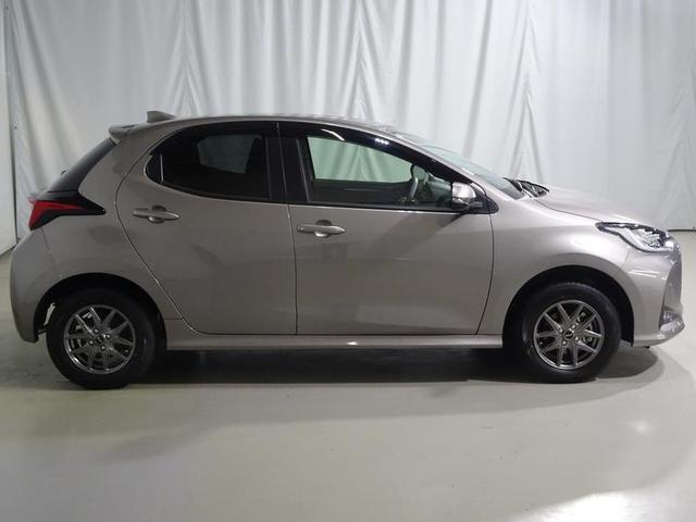 ヤリス G 4WD フルセグ メモリーナビ ミュージックプレイヤー接続可 バックカメラ 衝突被害軽減システム ETC LEDヘッドランプ ワンオーナー(16枚目)