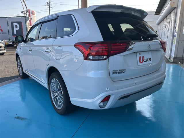 アウトランダーＰＨＥＶ Ｇ　４ＷＤ　全周囲カメラ　クリアランスソナー　オートクルーズコントロール　レーンアシスト　パワーシート　衝突被害軽減システム　ナビ　オートマチックハイビーム　オートライト　ＬＥＤヘッドランプ（16枚目）