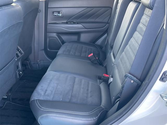 アウトランダーＰＨＥＶ Ｇ　４ＷＤ　全周囲カメラ　クリアランスソナー　オートクルーズコントロール　レーンアシスト　パワーシート　衝突被害軽減システム　ナビ　オートマチックハイビーム　オートライト　ＬＥＤヘッドランプ（27枚目）