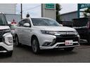 アウトランダーＰＨＥＶ Ｇ　４ＷＤ　Ｇ　フリップダウンモニター／衝突安全装置／車線逸脱防止支援システム／シート　ハーフレザー／パーキングアシスト　バックガイド／電動バックドア／ヘッドランプ　ＬＥＤ／ＥＴＣ　バックカメラ（3枚目）