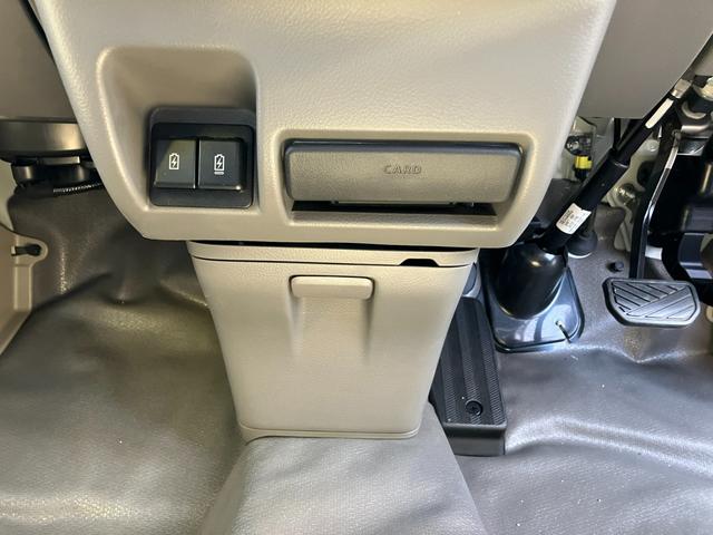 エブリイ ＰＡリミテッド　６型　４ＷＤ　衝突被害軽減ブレーキ　スズキ認定中古車　ＵＳＢ充電ソケット（13枚目）