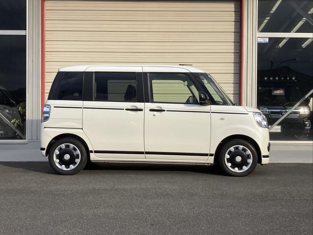 ムーヴキャンバス Ｘブラックアクセントリミテッド　ＳＡＩＩＩ　ナビ・Ｂｌｕｅｔｏｏｔｈ対応・ＤＶＤ再生・全方位モニター・両側電動スライドドア・スマートアシスト３・オートマチックハイビーム・ＥＴＣ・ブラックインテリア専用装備（3枚目）