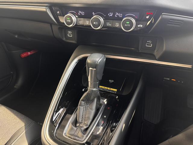 ヴェゼル ｅ：ＨＥＶ　Ｚ　１オーナー・バックカメラ・ナビ・置くだけ充電・パワーリヤゲート・アップルカープレイ・アンドロイドオート（13枚目）