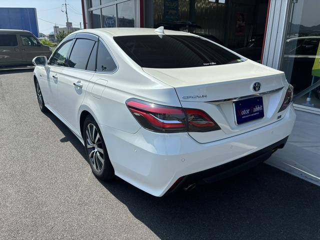 クラウンハイブリッド Ｇ　レザーシートパッケージ・デジタルインナーミラーシート＆ステアヒーター・ベンチレーション・パノラマビュー・ヘッドアップディスプレイ・全ドアイージークロージャ―＆パワーシート（3枚目）