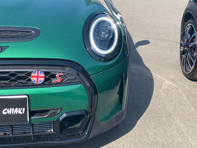 ＭＩＮＩ クーパーＳ　エッセンシャル・トリム　レムスマフラー　カバナシートカバー　１７インチアロイホイール　ペダル・スポークブラック　リアビューカメラ　ミラー内臓ＥＴＣ　純正ナビ　ＭＩＮＩドライビングモード　ＬＥＤヘッドライト（22枚目）