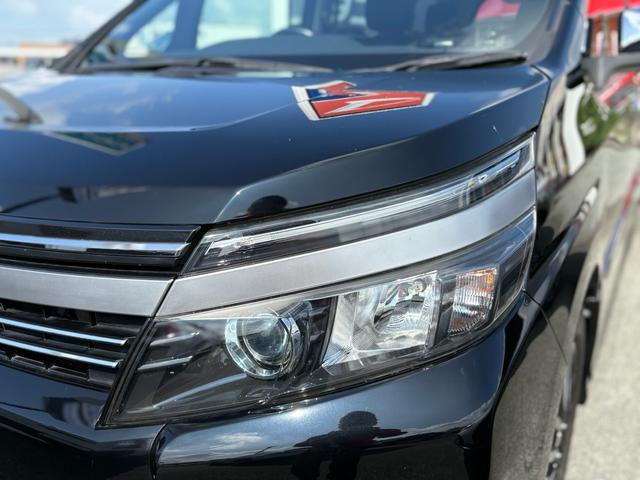 ヴォクシー ＺＳ　煌ＩＩ　スーパーＵＶカットグリーンガラス・ＬＥＤフロントフォグランプ・６スピーカー・両側パワースライドドア・ＥＴＣビルトイン・ドアバイザー・純正フロアマット・トヨタセーフティセンス・純正エアロ（3枚目）