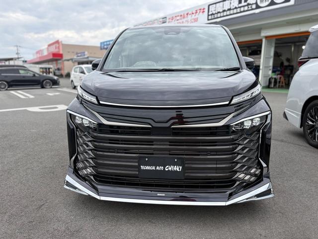ヴォクシー ハイブリッドＳ－Ｚ　プロジェクター式ＬＥＤヘッドランプ・アダプティブハイビームシステム・フルセグＴＶ・ハンズフリーデュアルパワースライドドア・ステアリングヒーター・フロアマット・デジタルインナーミラー（2枚目）