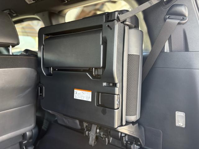 アルファード ２．５Ｓ　タイプゴールド　アダプティブハイビームシステム・３眼ＬＥＤヘッドランプ・本革巻きステアリング・両側パワースライド・トヨタセーフティセンス・パワーバックドア・バックモニター・インテリジェントクリアランスソナー（14枚目）