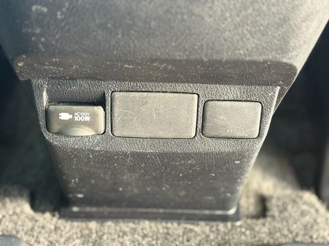 アルファード ２．５Ｓ　タイプゴールド　アダプティブハイビームシステム・３眼ＬＥＤヘッドランプ・本革巻きステアリング・両側パワースライド・トヨタセーフティセンス・パワーバックドア・バックモニター・インテリジェントクリアランスソナー（18枚目）