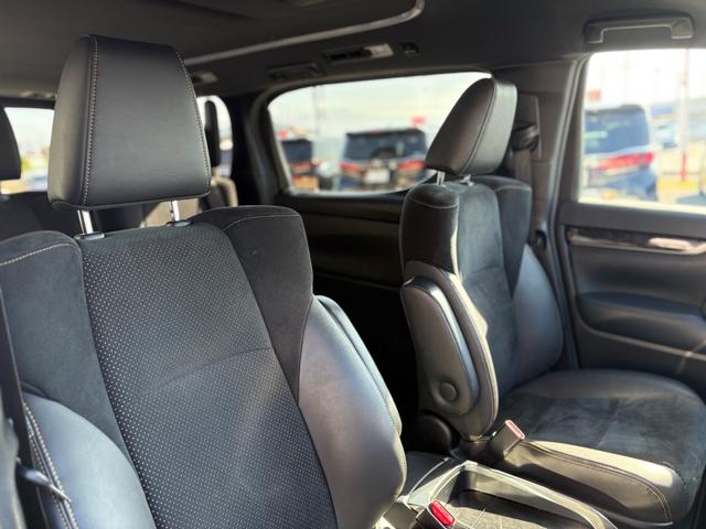 アルファード ２．５Ｓ　タイプゴールド　アダプティブハイビームシステム・３眼ＬＥＤヘッドランプ・本革巻きステアリング・両側パワースライド・トヨタセーフティセンス・パワーバックドア・バックモニター・インテリジェントクリアランスソナー（23枚目）