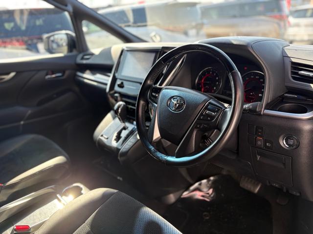 アルファード ２．５Ｓ　タイプゴールド　アダプティブハイビームシステム・３眼ＬＥＤヘッドランプ・本革巻きステアリング・両側パワースライド・トヨタセーフティセンス・パワーバックドア・バックモニター・インテリジェントクリアランスソナー（24枚目）