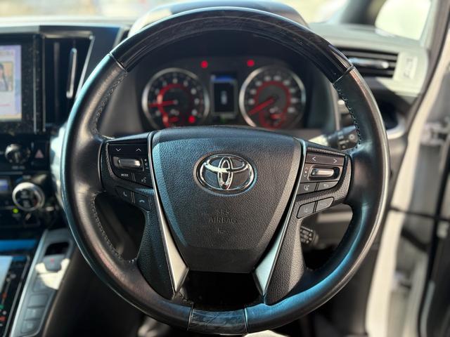 アルファード ２．５Ｓ　タイプゴールド　アダプティブハイビームシステム・３眼ＬＥＤヘッドランプ・本革巻きステアリング・両側パワースライド・トヨタセーフティセンス・パワーバックドア・バックモニター・インテリジェントクリアランスソナー（26枚目）