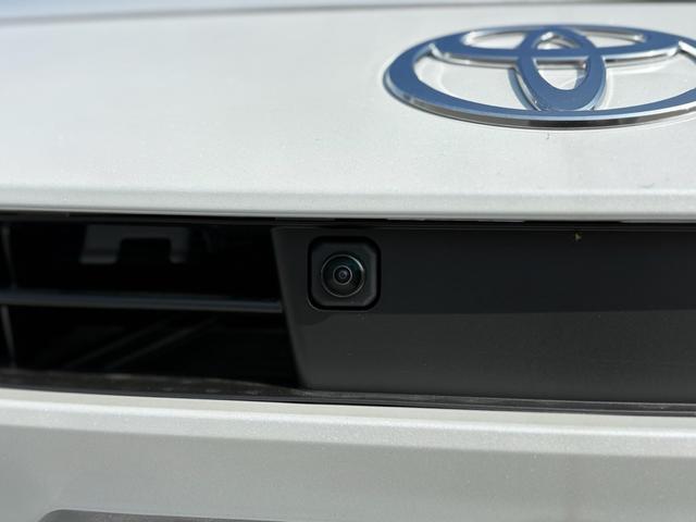 プリウス Ｇ　パノラミックビューモニター・純正１９インチアルミ・レーダークルーズコントロール・オートマチックハイビーム・アクセサリーコンセント・アップルカープレイ・アンドロイドオート・フロアマット（3枚目）