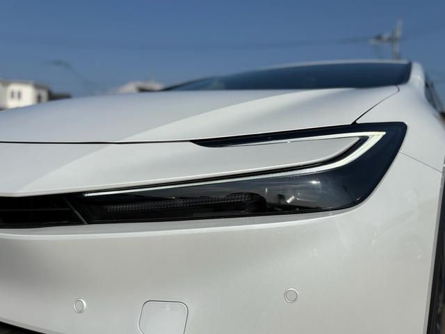 プリウス Ｇ　パノラミックビューモニター・純正１９インチアルミ・レーダークルーズコントロール・オートマチックハイビーム・アクセサリーコンセント・アップルカープレイ・アンドロイドオート・フロアマット（4枚目）