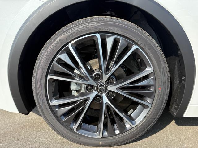 プリウス Ｇ　パノラミックビューモニター・純正１９インチアルミ・レーダークルーズコントロール・オートマチックハイビーム・アクセサリーコンセント・アップルカープレイ・アンドロイドオート・フロアマット（6枚目）