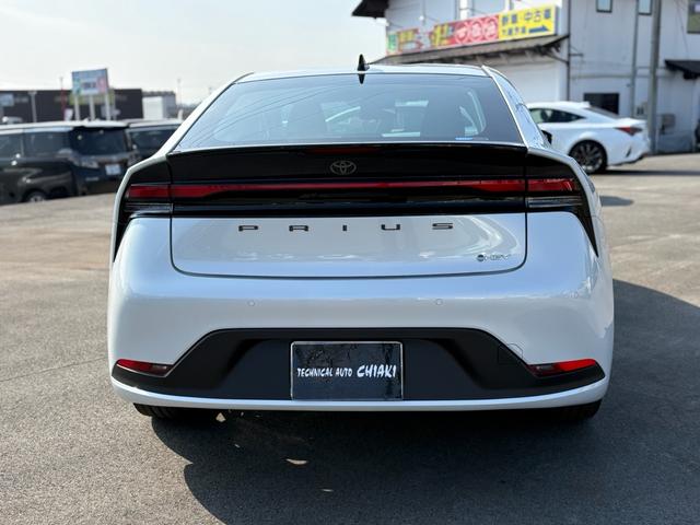 プリウス Ｇ　パノラミックビューモニター・純正１９インチアルミ・レーダークルーズコントロール・オートマチックハイビーム・アクセサリーコンセント・アップルカープレイ・アンドロイドオート・フロアマット（11枚目）