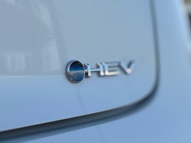 プリウス Ｇ　パノラミックビューモニター・純正１９インチアルミ・レーダークルーズコントロール・オートマチックハイビーム・アクセサリーコンセント・アップルカープレイ・アンドロイドオート・フロアマット（12枚目）