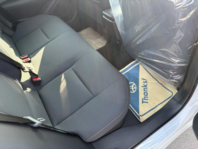 プリウス Ｇ　パノラミックビューモニター・純正１９インチアルミ・レーダークルーズコントロール・オートマチックハイビーム・アクセサリーコンセント・アップルカープレイ・アンドロイドオート・フロアマット（17枚目）