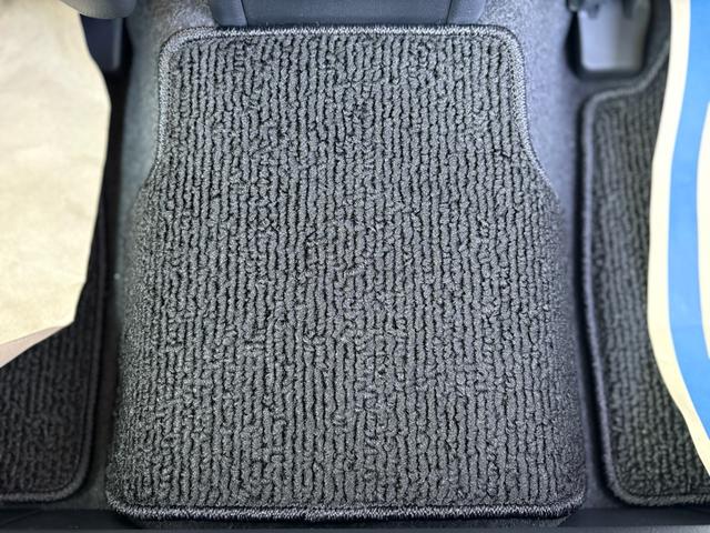 プリウス Ｇ　パノラミックビューモニター・純正１９インチアルミ・レーダークルーズコントロール・オートマチックハイビーム・アクセサリーコンセント・アップルカープレイ・アンドロイドオート・フロアマット（20枚目）