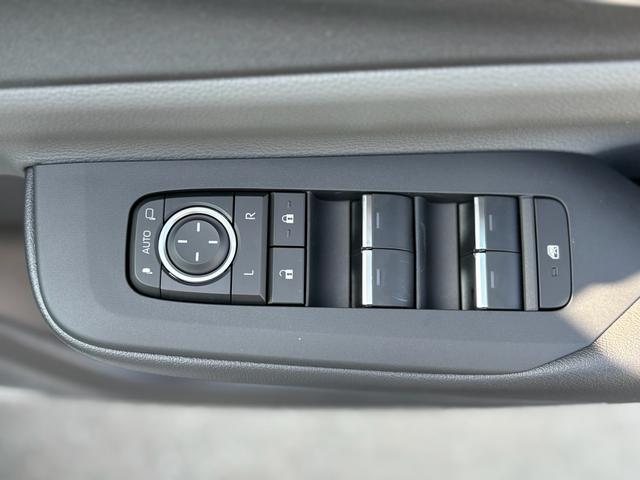 プリウス Ｇ　パノラミックビューモニター・純正１９インチアルミ・レーダークルーズコントロール・オートマチックハイビーム・アクセサリーコンセント・アップルカープレイ・アンドロイドオート・フロアマット（23枚目）