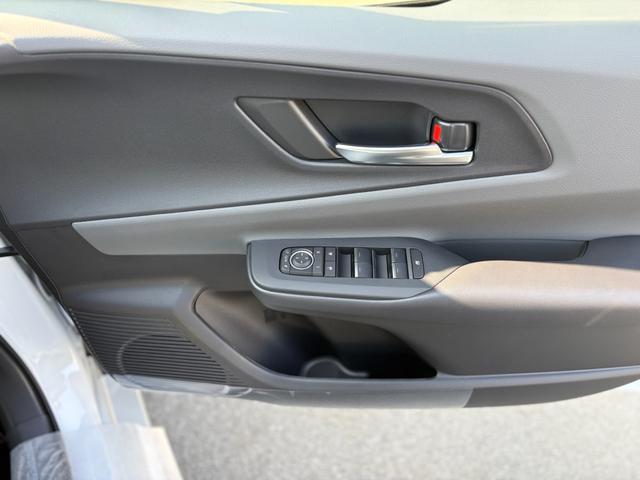 プリウス Ｇ　パノラミックビューモニター・純正１９インチアルミ・レーダークルーズコントロール・オートマチックハイビーム・アクセサリーコンセント・アップルカープレイ・アンドロイドオート・フロアマット（24枚目）