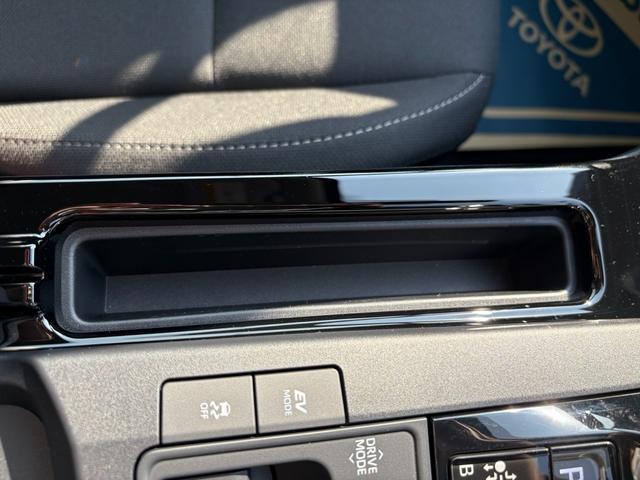 プリウス Ｇ　パノラミックビューモニター・純正１９インチアルミ・レーダークルーズコントロール・オートマチックハイビーム・アクセサリーコンセント・アップルカープレイ・アンドロイドオート・フロアマット（41枚目）