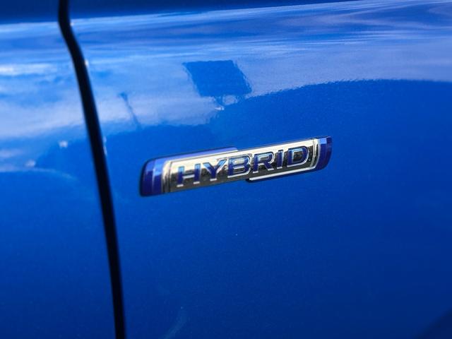 スイフト ハイブリッドMZ 全方位モニター付きメモリーナビゲーション フルセグTV CD/DVDプレーヤー LEDヘッドランプ LEDフォグランプ 16インチアルミホイール 本革巻ステアリングホイール フルオートエアコン(7枚目)