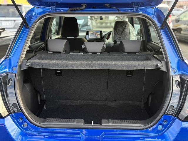 スイフト ハイブリッドMZ 全方位モニター付きメモリーナビゲーション フルセグTV CD/DVDプレーヤー LEDヘッドランプ LEDフォグランプ 16インチアルミホイール 本革巻ステアリングホイール フルオートエアコン(12枚目)