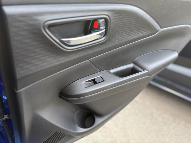 スイフト ハイブリッドMZ 全方位モニター付きメモリーナビゲーション フルセグTV CD/DVDプレーヤー LEDヘッドランプ LEDフォグランプ 16インチアルミホイール 本革巻ステアリングホイール フルオートエアコン(15枚目)