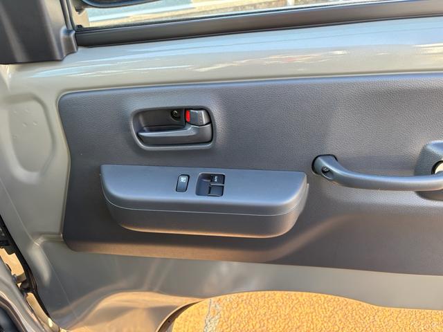 キャリイトラック ＫＣエアコン・パワステ農繁仕様　スズキセーフティサポート・デュアルカメラブレーキサポート・誤発進抑制機能・ブレーキ制御付誤発進抑制機能・リヤパーキングセンサー・ハイビームアシスト・オートライトシステム・カードケース（16枚目）