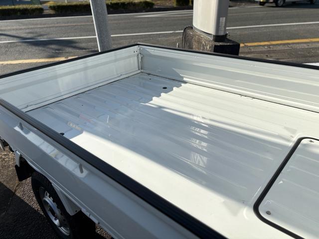 キャリイトラック ＫＣエアコン・パワステ農繁仕様　スズキセーフティサポート・純正フロアマット・純正バイザー・デュアルカメラブレーキサポート・リヤパーキングセンサー・車線逸脱警報機能・誤発進抑制機能（12枚目）