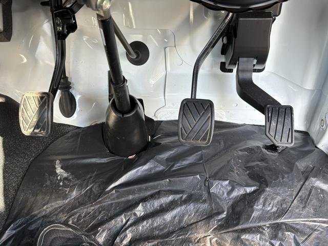 キャリイトラック ＫＣエアコン・パワステ農繁仕様　スズキセーフティサポート・純正フロアマット・純正バイザー・デュアルカメラブレーキサポート・リヤパーキングセンサー・車線逸脱警報機能・誤発進抑制機能（16枚目）