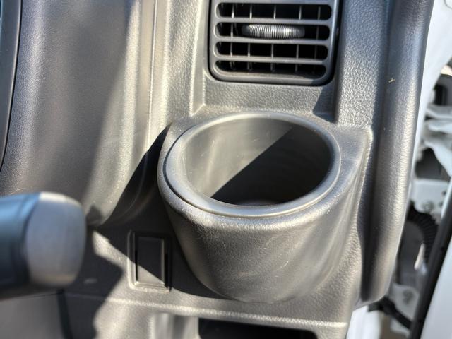 キャリイトラック ＫＣエアコン・パワステ農繁仕様　スズキセーフティサポート・純正フロアマット・純正バイザー・デュアルカメラブレーキサポート・リヤパーキングセンサー・車線逸脱警報機能・誤発進抑制機能（20枚目）