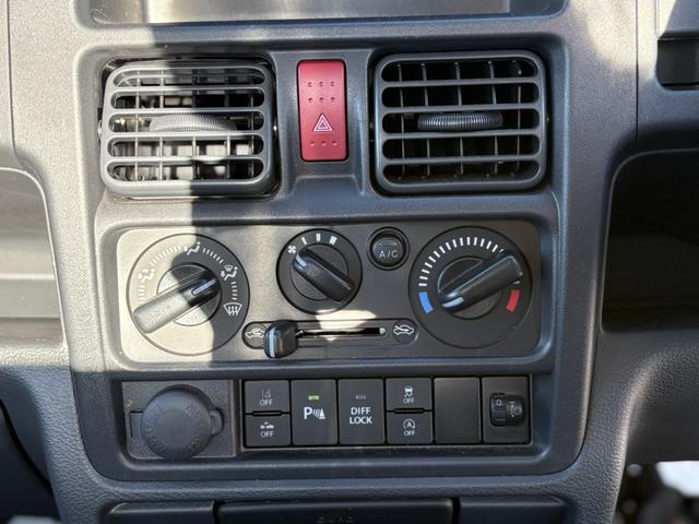 キャリイトラック ＫＣエアコン・パワステ農繁仕様　スズキセーフティサポート・純正フロアマット・純正バイザー・デュアルカメラブレーキサポート・リヤパーキングセンサー・車線逸脱警報機能・誤発進抑制機能（24枚目）