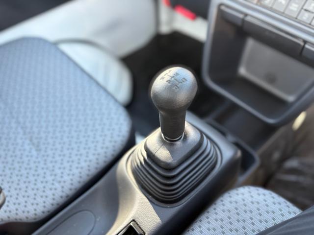 キャリイトラック ＫＣエアコン・パワステ農繁仕様　スズキセーフティサポート・純正フロアマット・純正バイザー・デュアルカメラブレーキサポート・リヤパーキングセンサー・車線逸脱警報機能・誤発進抑制機能（28枚目）