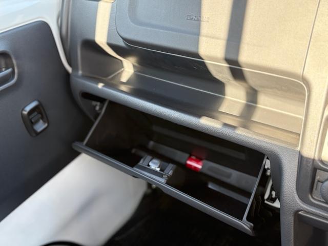 キャリイトラック ＫＣエアコン・パワステ農繁仕様　スズキセーフティサポート・純正フロアマット・純正バイザー・デュアルカメラブレーキサポート・リヤパーキングセンサー・車線逸脱警報機能・誤発進抑制機能（30枚目）