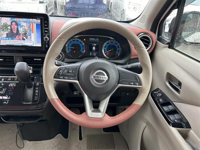 デイズ ボレロ　Ｘ　ドライブレコーダー　全周囲カメラ　ナビ　ＴＶ　クリアランスソナー　衝突被害軽減システム　オートライト　スマートキー　アイドリングストップ　電動格納ミラー　ベンチシート　ＣＶＴ　盗難防止システム　ＡＢＳ（3枚目）