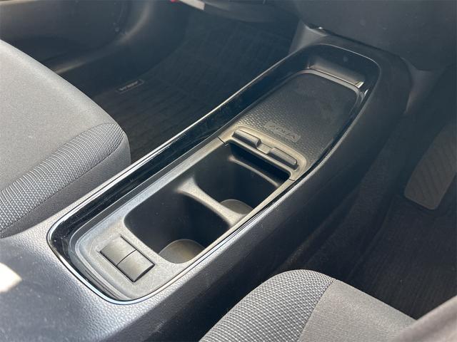 アクア Ｇ　ドライブレコーダー　ＥＴＣ　バックカメラ　ナビ　ＴＶ　オートクルーズコントロール　レーンアシスト　パークアシスト　衝突被害軽減システム　オートマチックハイビーム　オートライト　ＬＥＤヘッドランプ（45枚目）