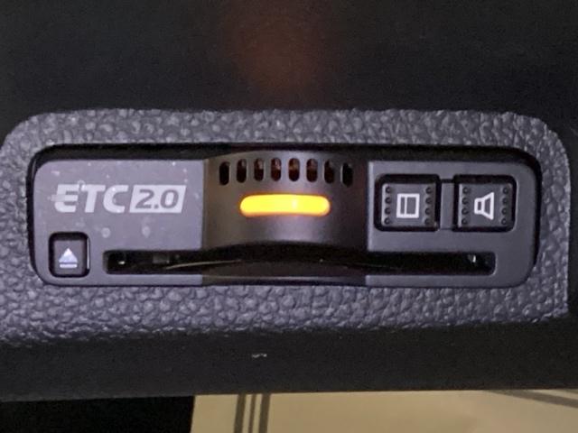 ヴェゼル ｅ：ＨＥＶＺ　リアカメラ　ドラレコ　ＥＴＣ　衝突回避支援ブレーキ機能　スマキ　Ｐトランク　フルオートエアコン　Ｄレコ　エアバッグ　両席エアバック　Ｒカメ　パワーウィンドウ　ＬＥＤランプ　クルーズＣ　ナビ＆ＴＶ（16枚目）