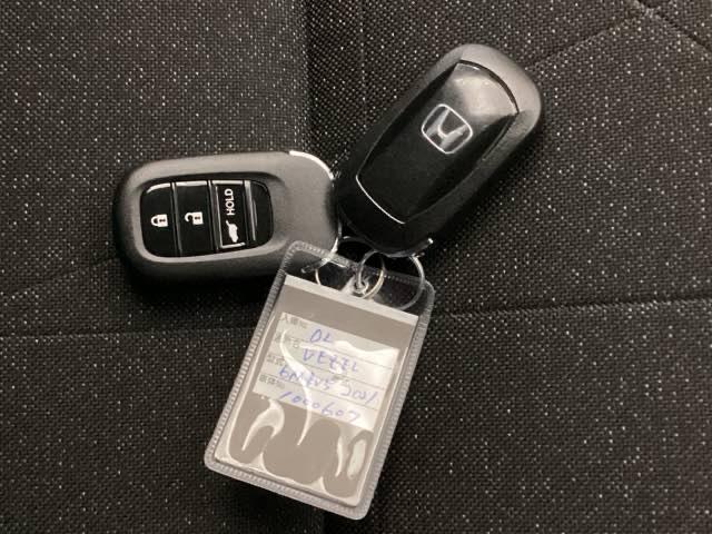 ヴェゼル ｅ：ＨＥＶＺ　リアカメラ　ドラレコ　ＥＴＣ　衝突回避支援ブレーキ機能　スマキ　Ｐトランク　フルオートエアコン　Ｄレコ　エアバッグ　両席エアバック　Ｒカメ　パワーウィンドウ　ＬＥＤランプ　クルーズＣ　ナビ＆ＴＶ（20枚目）